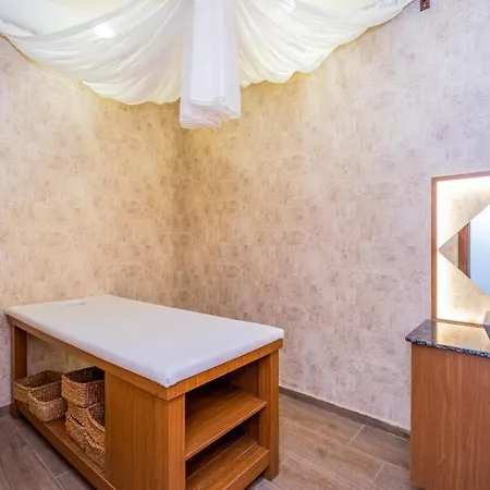 Luxury 1 Bedroom Flat In דירה