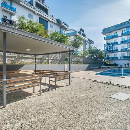 Luxury 1 Bedroom Flat In * אלאניה